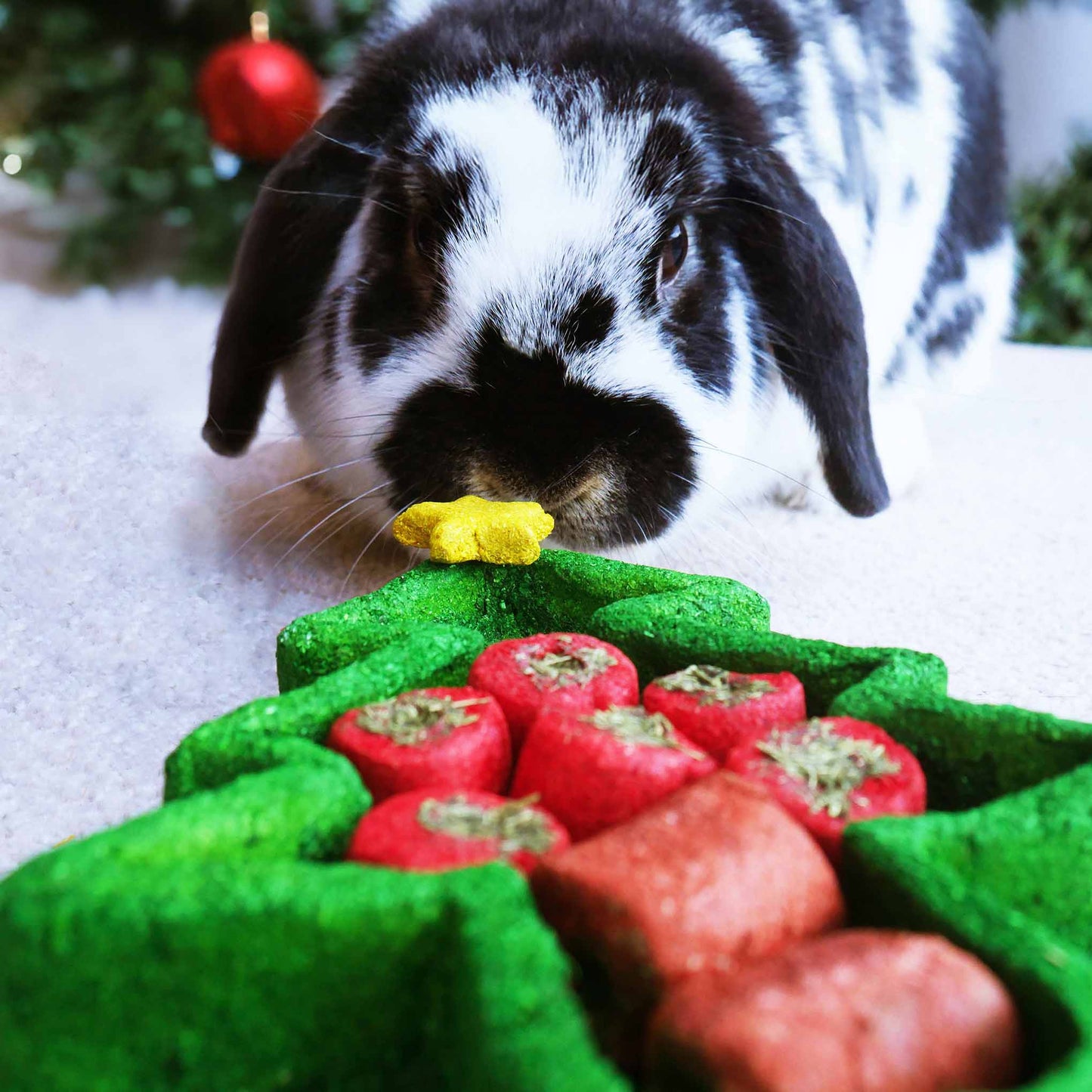 Rosewood Cupid & Comet Christmas Puzzle Tree Toy & Gnaw for Small Animals