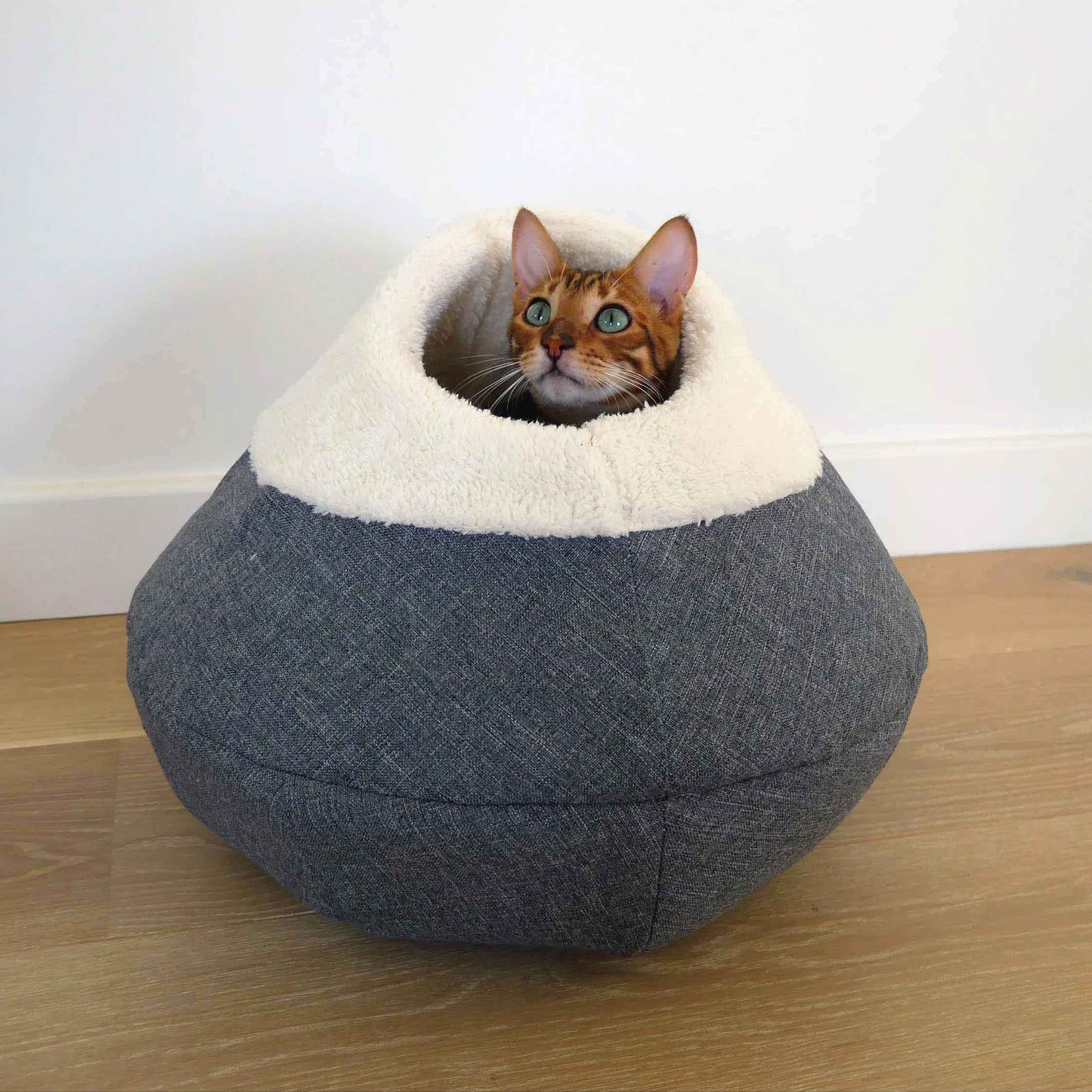 40 Winks Round Cosy Plush Cat Cave