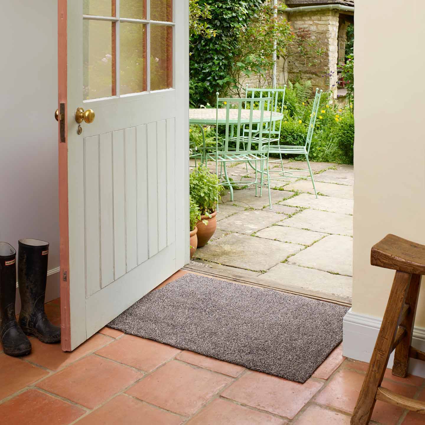 Turtle Mat Dirt Trapper for Smooth Floors - Medium - Seal Brown